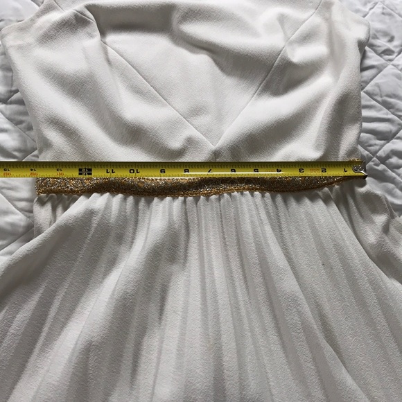 Gorgeous vintage dress! Feel like an angel in this one of a kind frock! - Picture 4 of 5